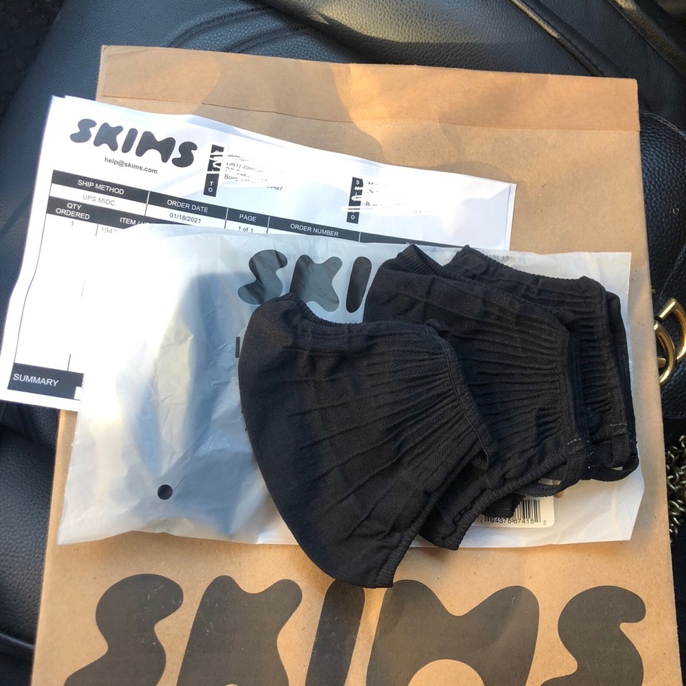 SKIMS Face Mask (1)